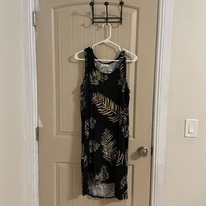 Sleeveless stretchy black with leaves dress